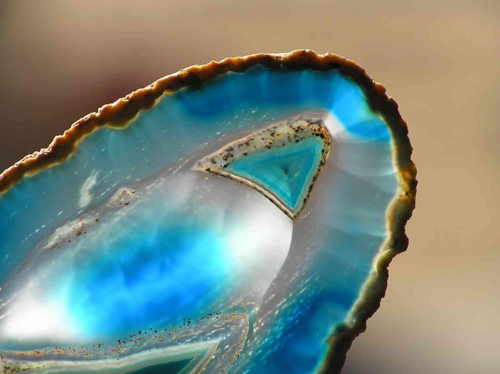 blue agate crystal healing